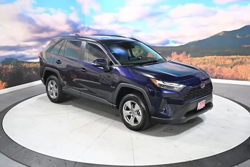 2023 Toyota RAV4 XLE photo 1