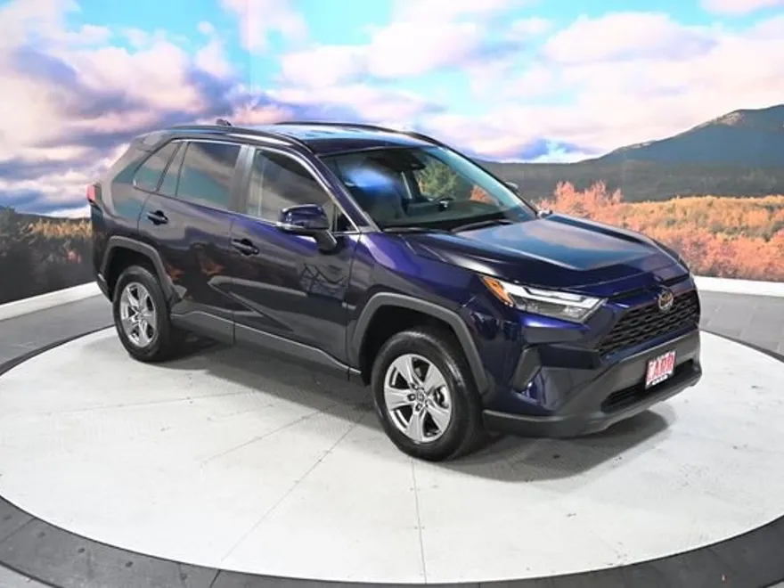 2023 Toyota RAV4 XLE photo 1