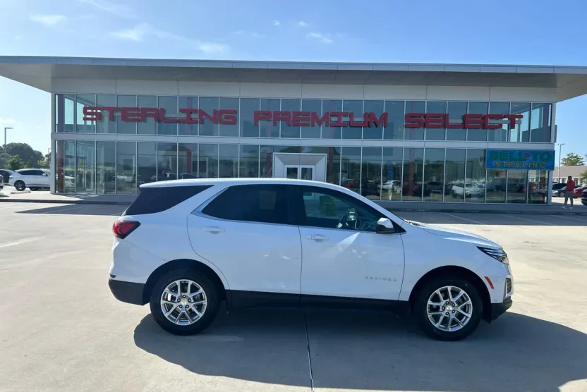 2024 Chevrolet Equinox LT photo 1