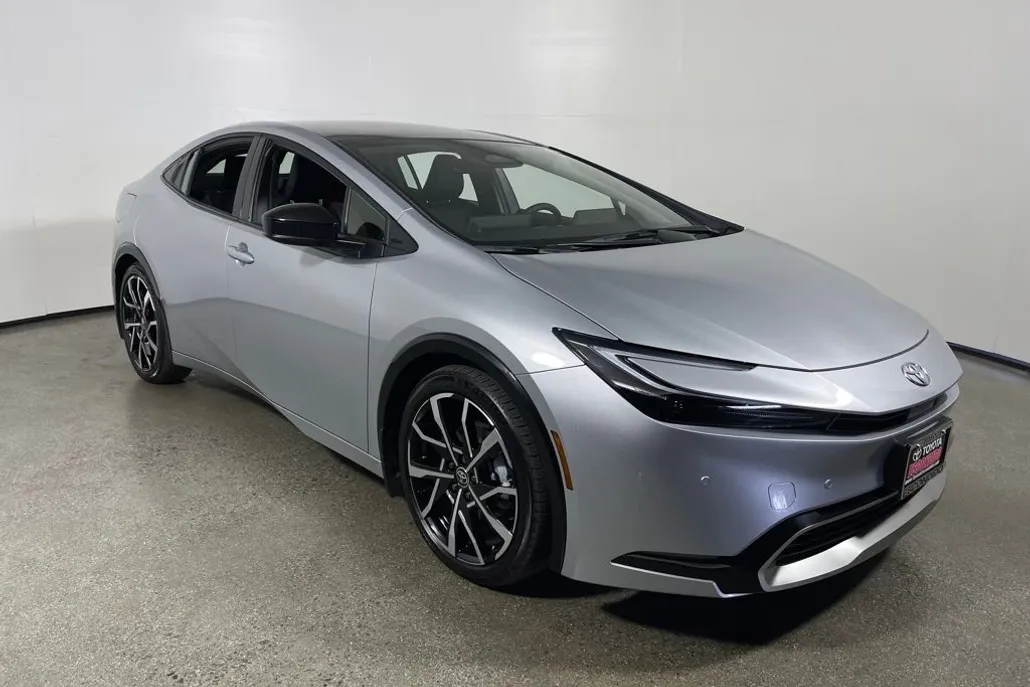 2026 Toyota Prius Plug-in Hybrid XSE photo 1