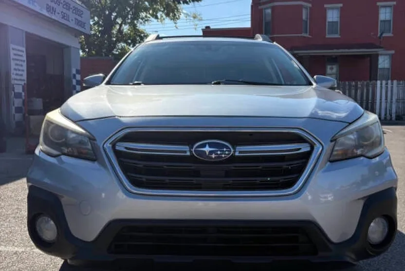 2019 Subaru Outback 2.5i Premium photo 1