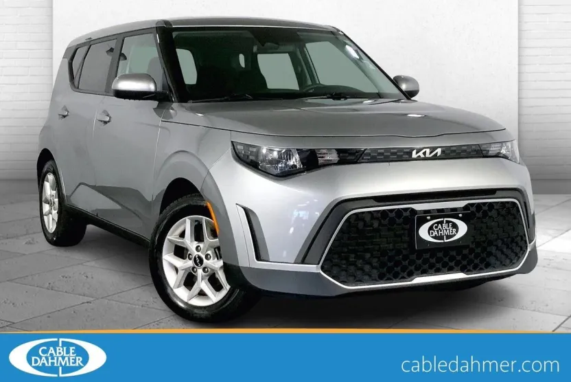 2023 Kia Soul LX photo 1