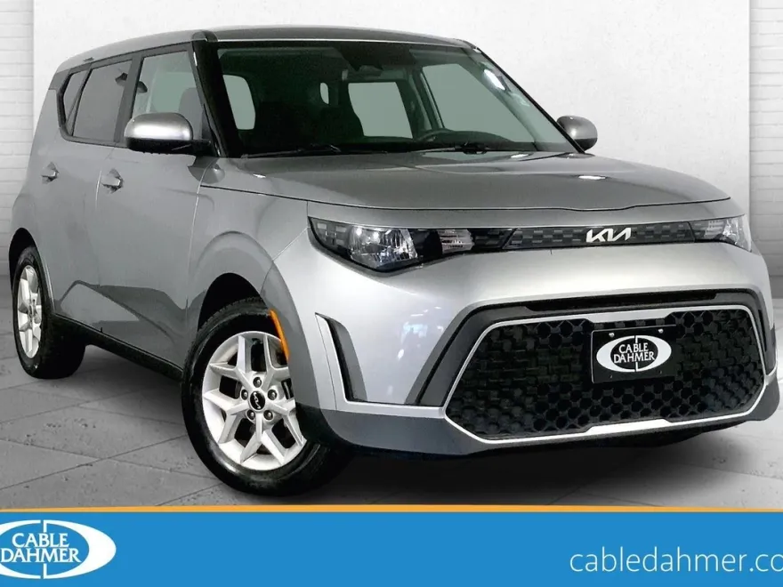 2023 Kia Soul LX photo 1