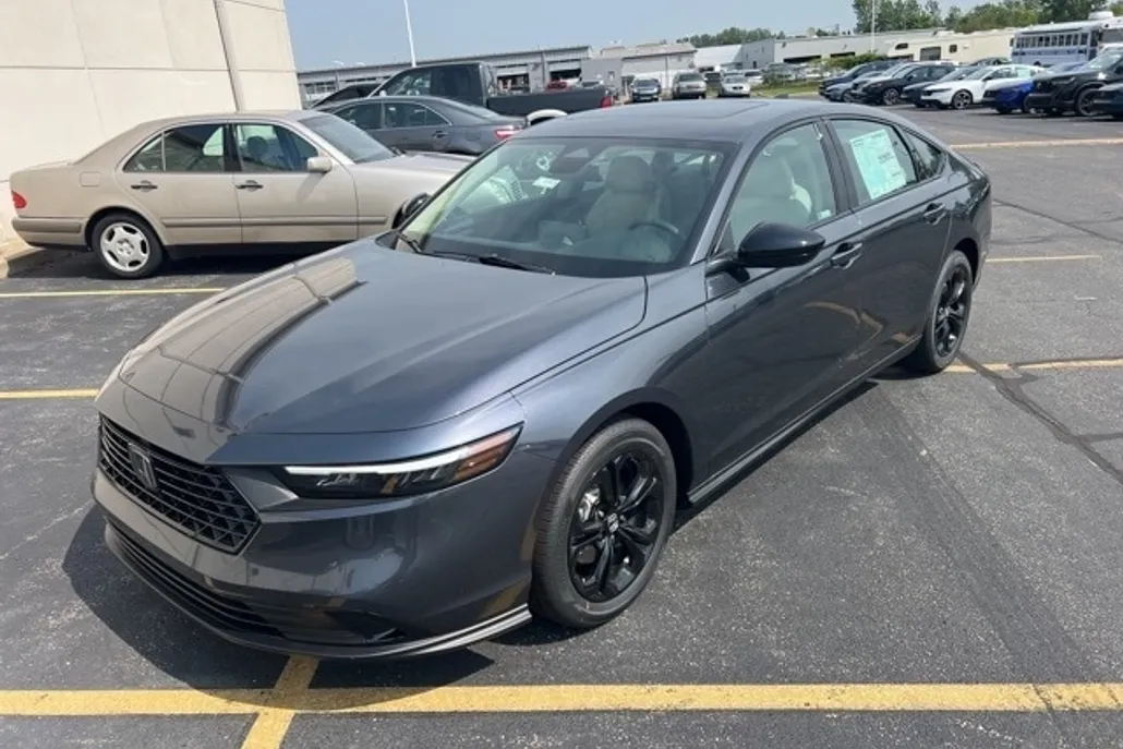 2025 Honda Accord SE photo 1