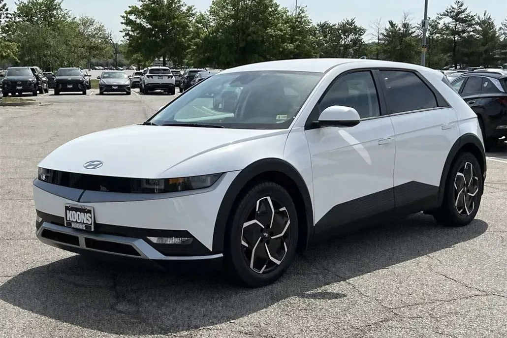 2024 Hyundai Ioniq 5 SE photo 1
