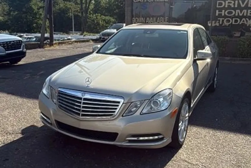 2013 Mercedes Benz E 350 Sedan photo 1