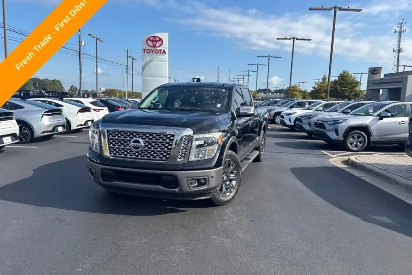 2017 Nissan Titan Platinum Reserve photo 1