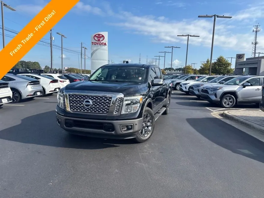 2017 Nissan Titan Platinum Reserve photo 1