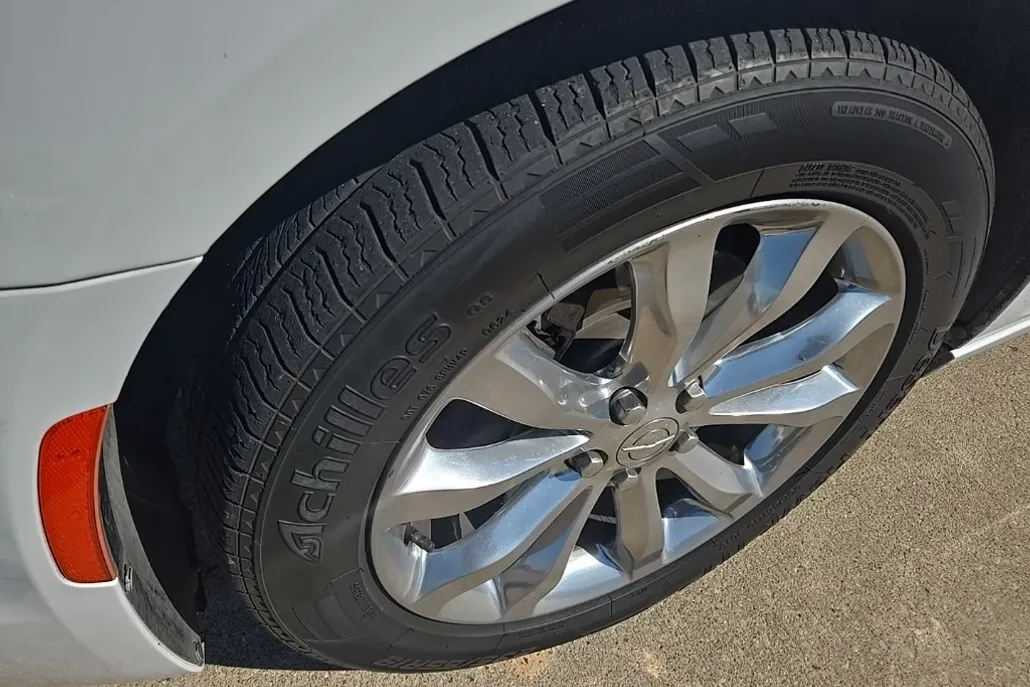 2019 Chrysler 300 Limited photo 1