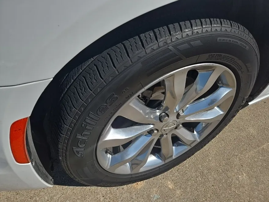 2019 Chrysler 300 Limited photo 1