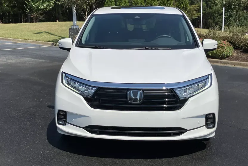 2024 Honda Odyssey Touring photo 1