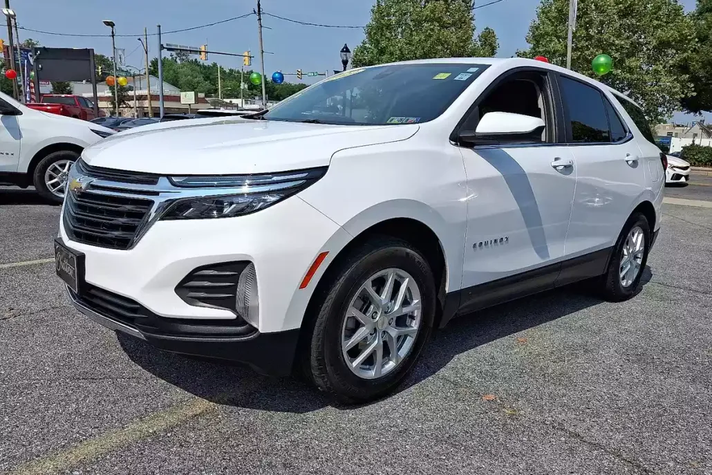 2022 Chevrolet Equinox LT photo 1