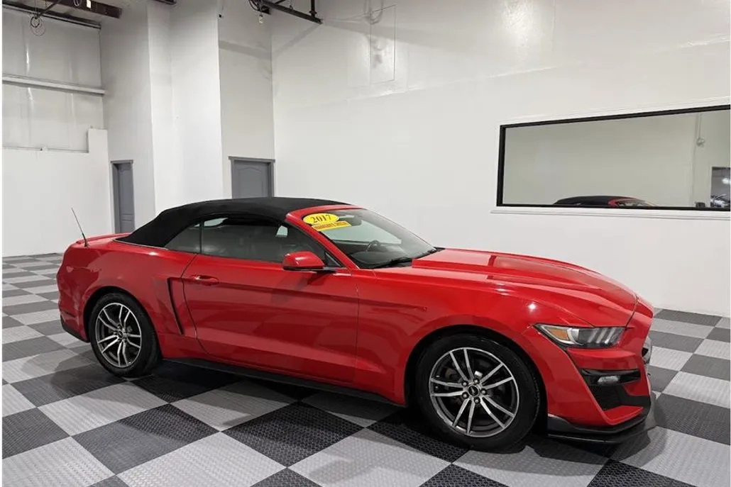 2017 Ford Mustang EcoBoost Premium photo 1