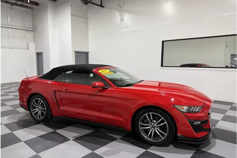 2017 Ford Mustang EcoBoost Premium photo 1