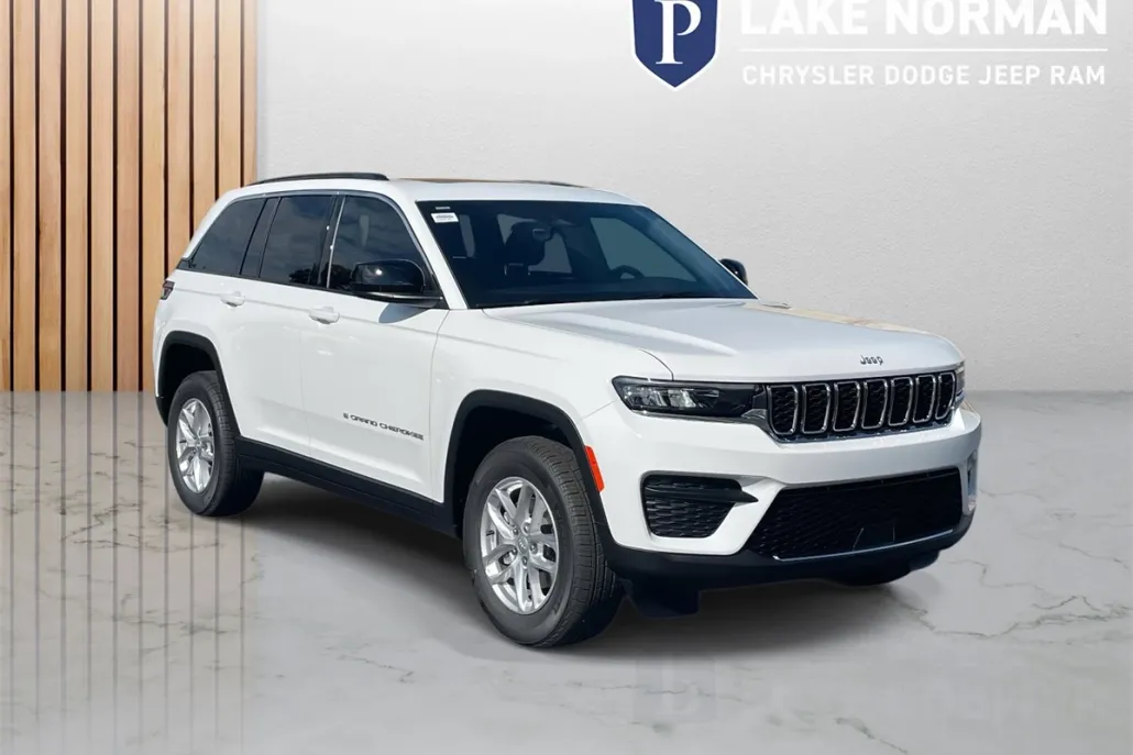 2025 Jeep Grand Cherokee Laredo X photo 1