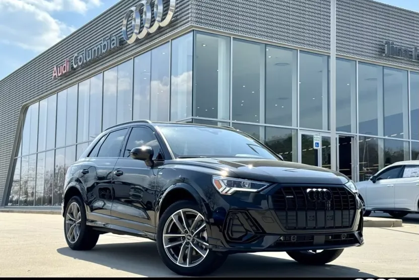 2025 Audi Q3 45 TFSI S line Premium photo 1