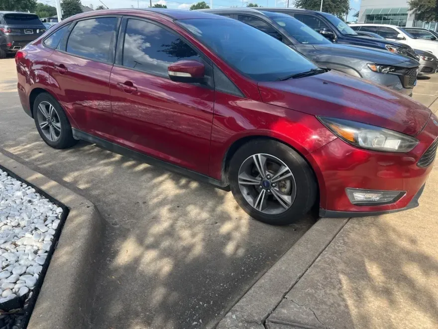 2017 Ford Focus SE photo 1