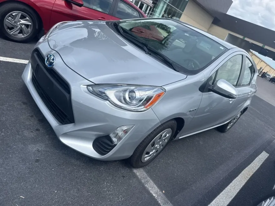 2016 Toyota Prius C Four photo 1