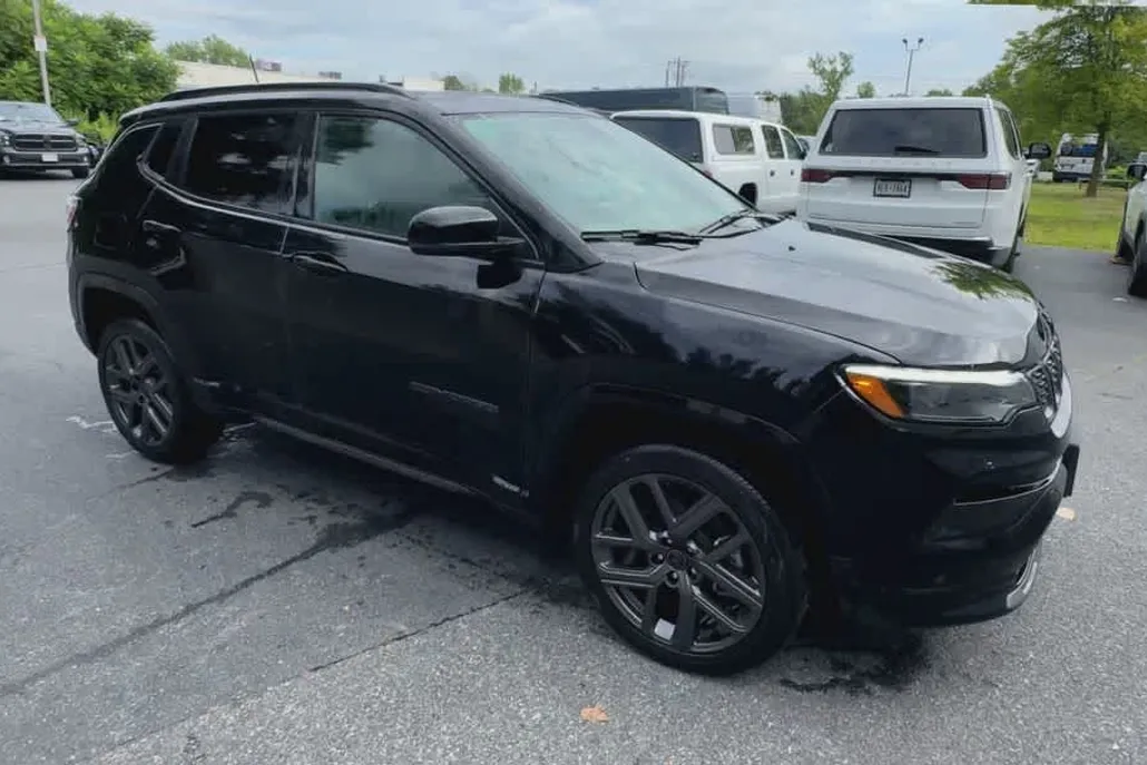 2025 Jeep Compass Limited photo 1