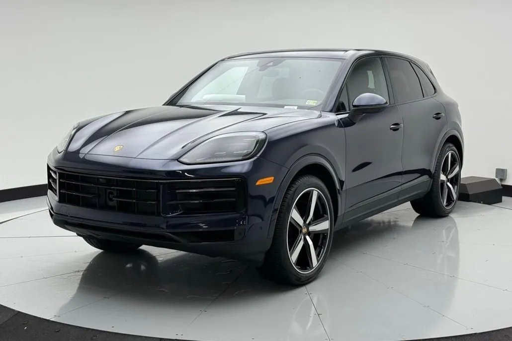 2025 Porsche Cayenne Base photo 1