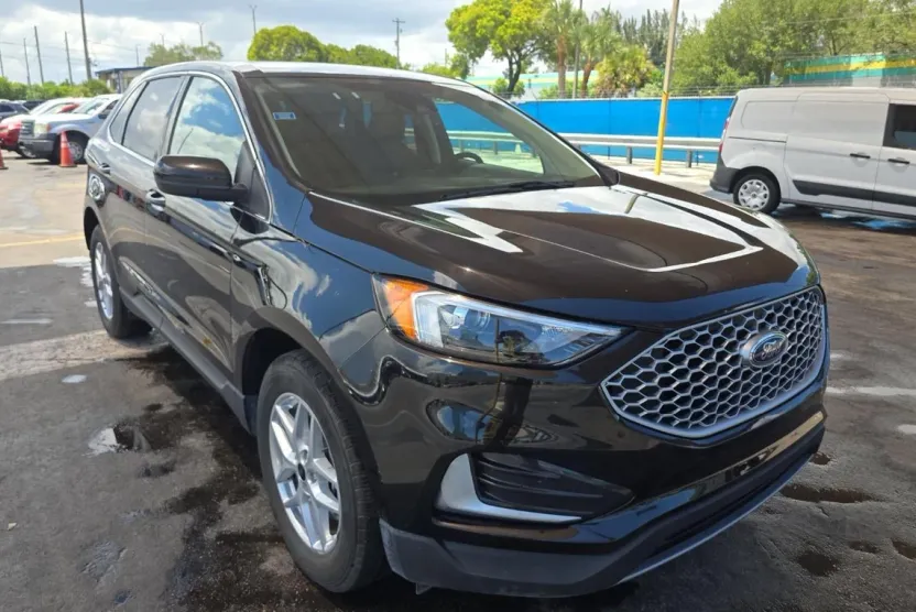 2024 Ford Edge SEL photo 1