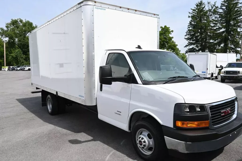 2023 Gmc Savana Cutaway photo 1