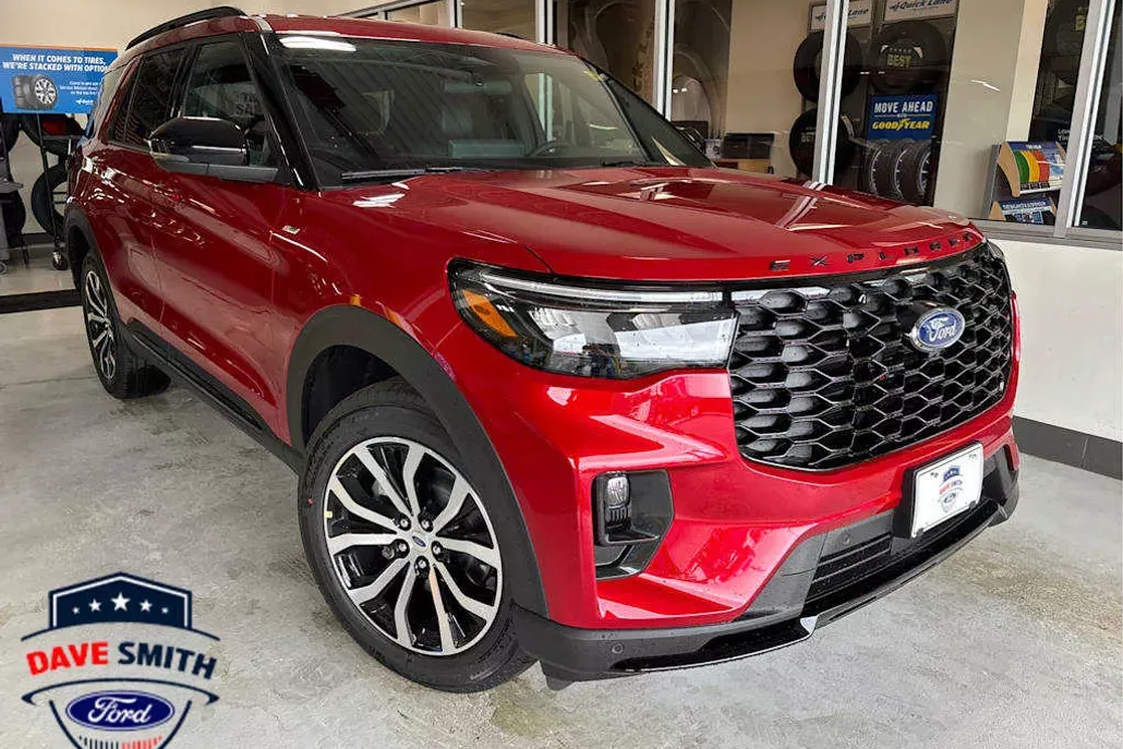 2025 Ford Explorer ST-Line photo 1