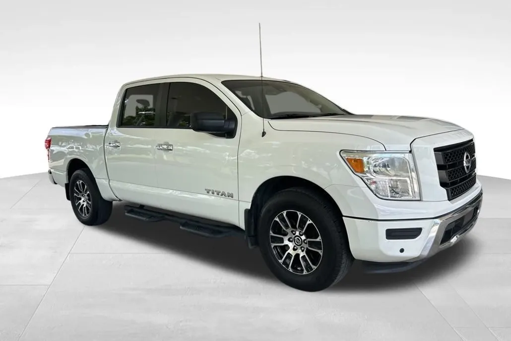 2021 Nissan Titan SV photo 1