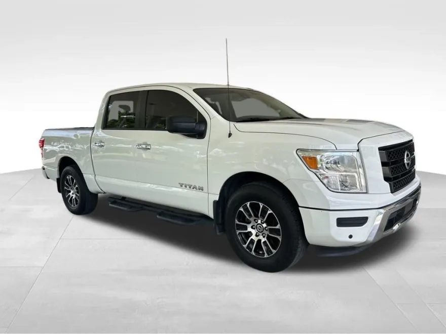 2021 Nissan Titan SV photo 1