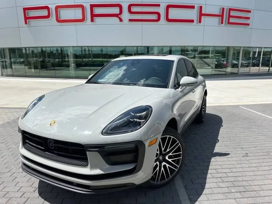 2025 Porsche Macan T photo 1