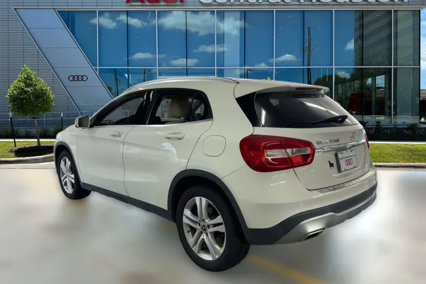 2018 Mercedes Benz GLA 250 photo 1