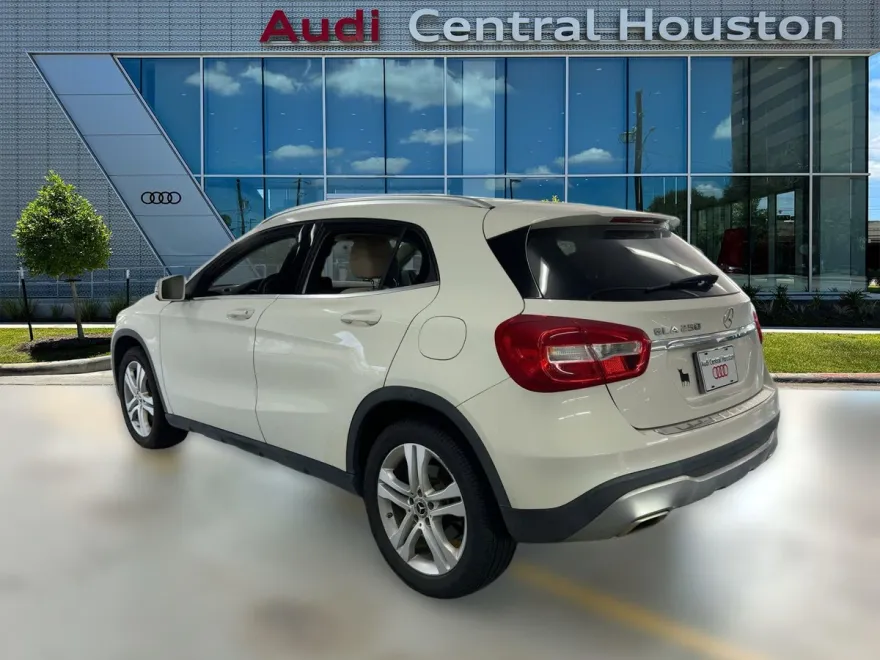 2018 Mercedes Benz GLA 250 photo 1