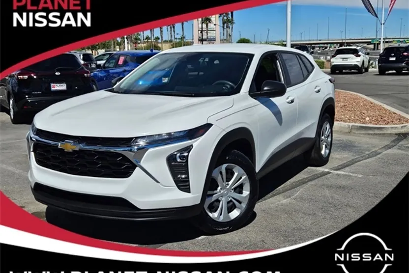 2024 Chevrolet Trax LS photo 1