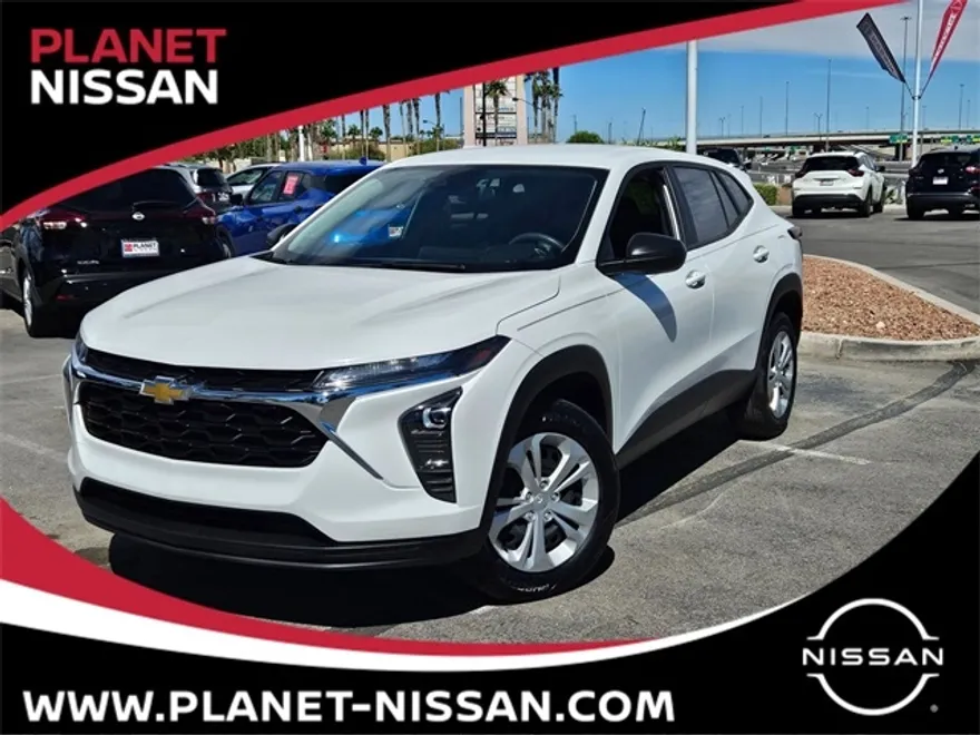 2024 Chevrolet Trax LS photo 1