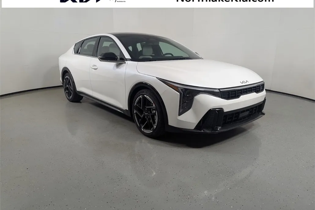 2025 Kia K4 GT-Line photo 1