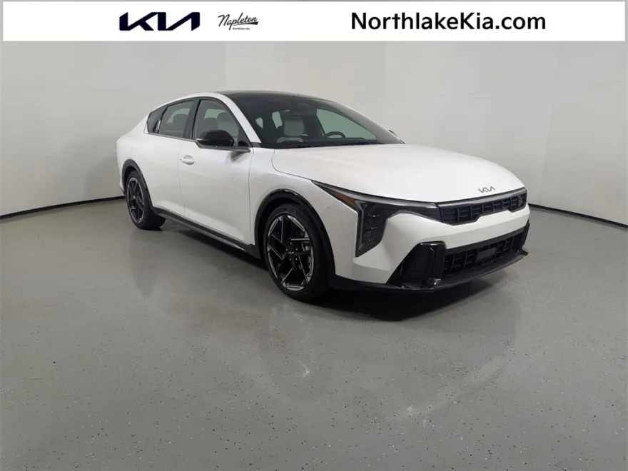 2025 Kia K4 GT-Line photo 1