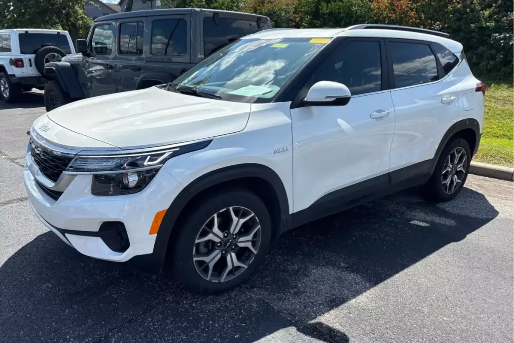 2023 Kia Seltos EX photo 1