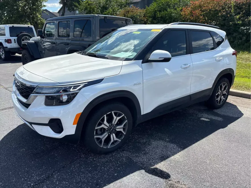 2023 Kia Seltos EX photo 1