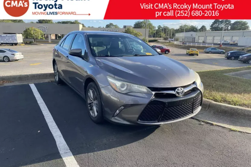 2017 Toyota Camry SE photo 1