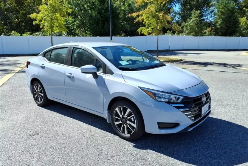 2025 Nissan Versa SV photo 1