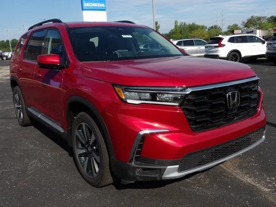 2025 Honda Pilot Touring photo 1