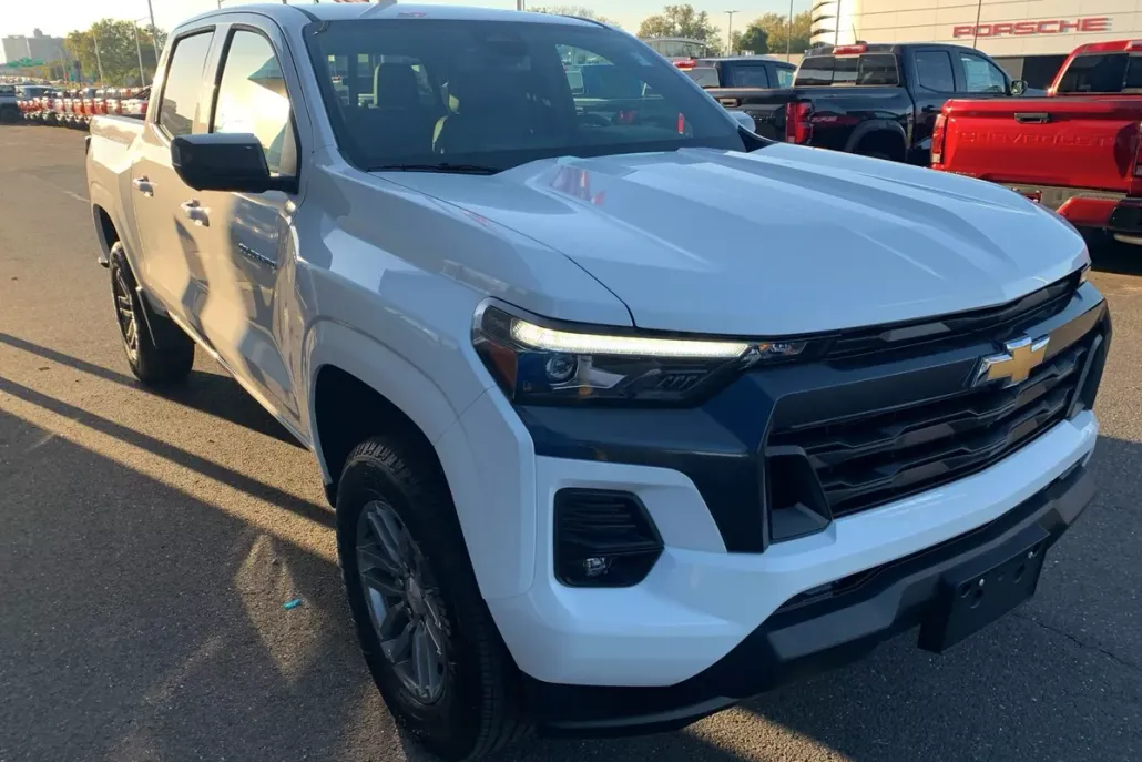 2025 Chevrolet Colorado Work Truck LT photo 1