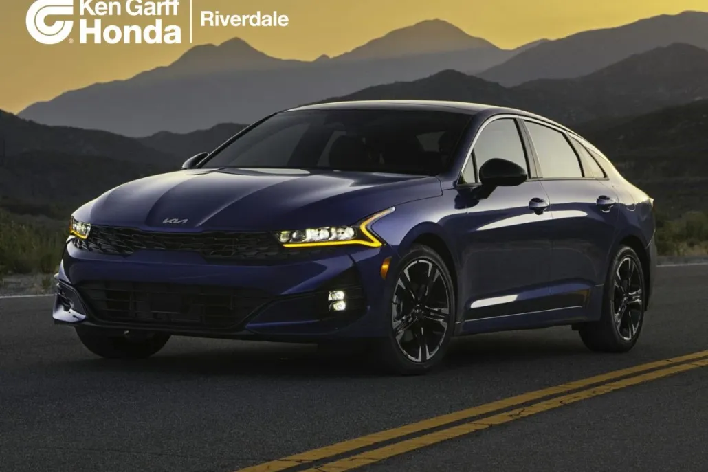 2022 Kia K5 GT-Line photo 1