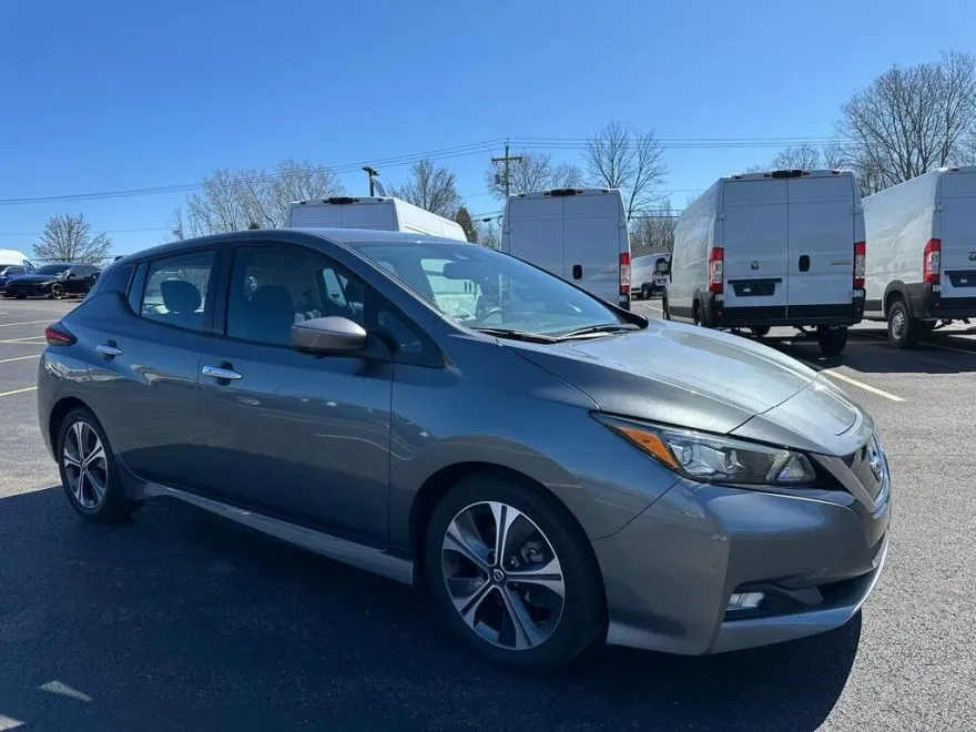2020 Nissan Leaf SV photo 1