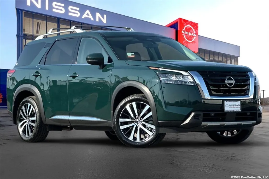 2024 Nissan Pathfinder Platinum photo 1