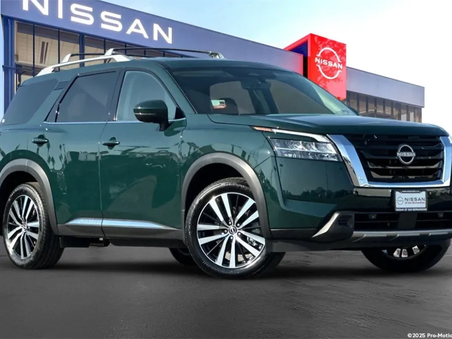 2024 Nissan Pathfinder Platinum photo 1