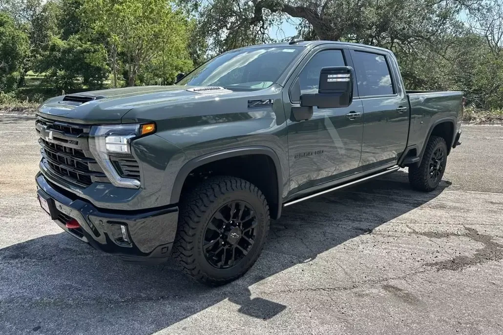 2025 Chevrolet Silverado 2500HD LTZ photo 1