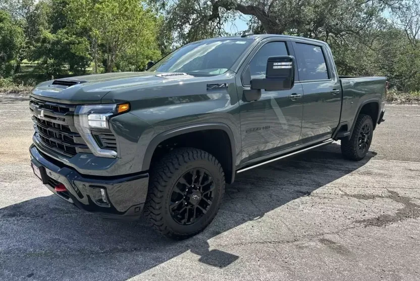 2025 Chevrolet Silverado 2500HD LTZ photo 1