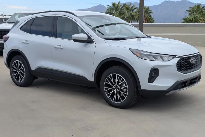 2025 Ford Escape Plug-In Hybrid photo 1