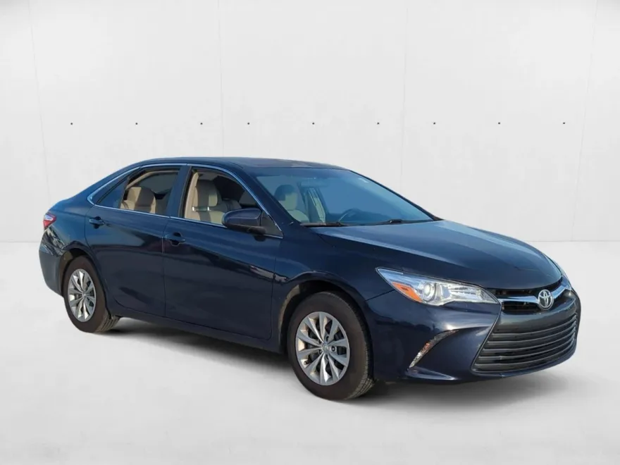 2015 Toyota Camry LE SE photo 1